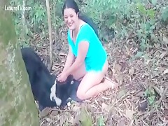 Minha Tia dando Pro Cachorro na Roça